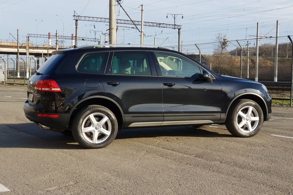 Продам Volkswagen Touareg 2012 года в Киеве