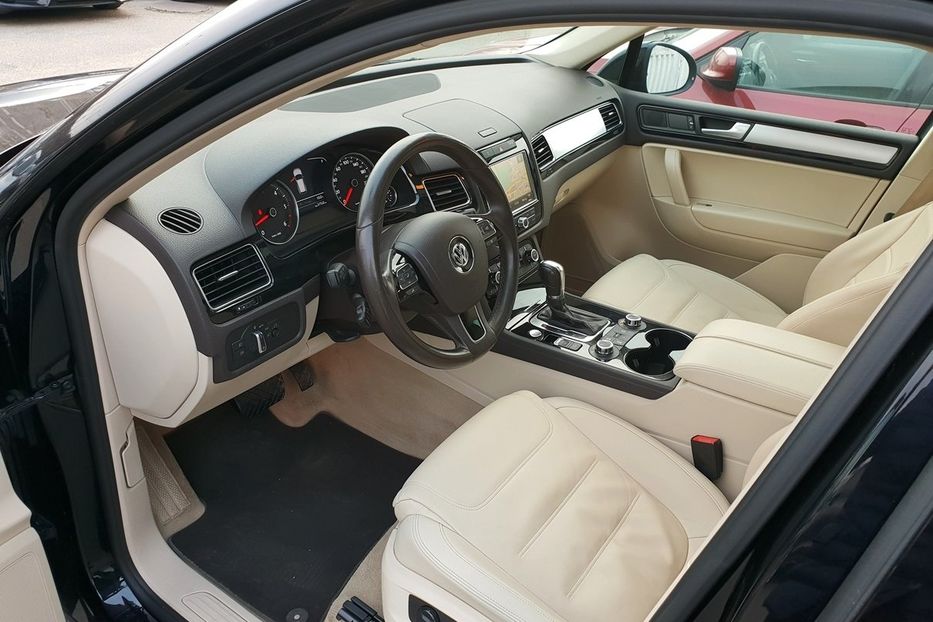 Продам Volkswagen Touareg 2012 года в Киеве