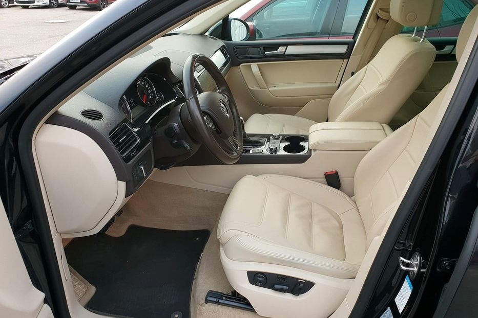 Продам Volkswagen Touareg 2012 года в Киеве