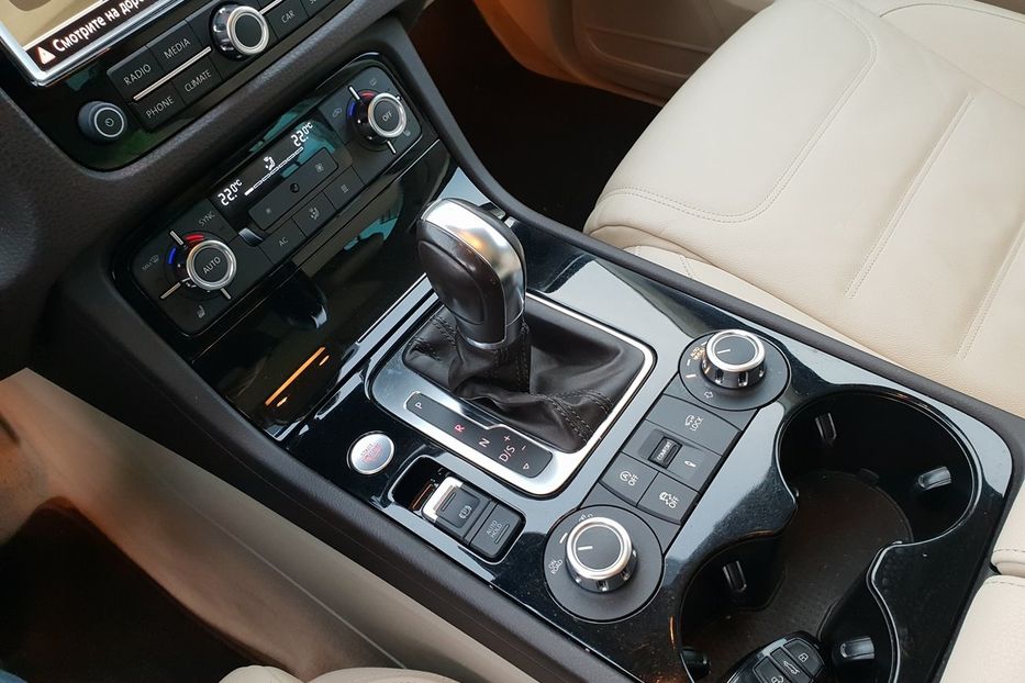 Продам Volkswagen Touareg 2012 года в Киеве
