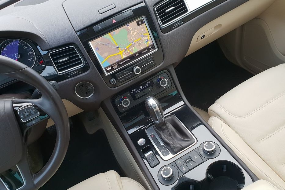 Продам Volkswagen Touareg 2012 года в Киеве