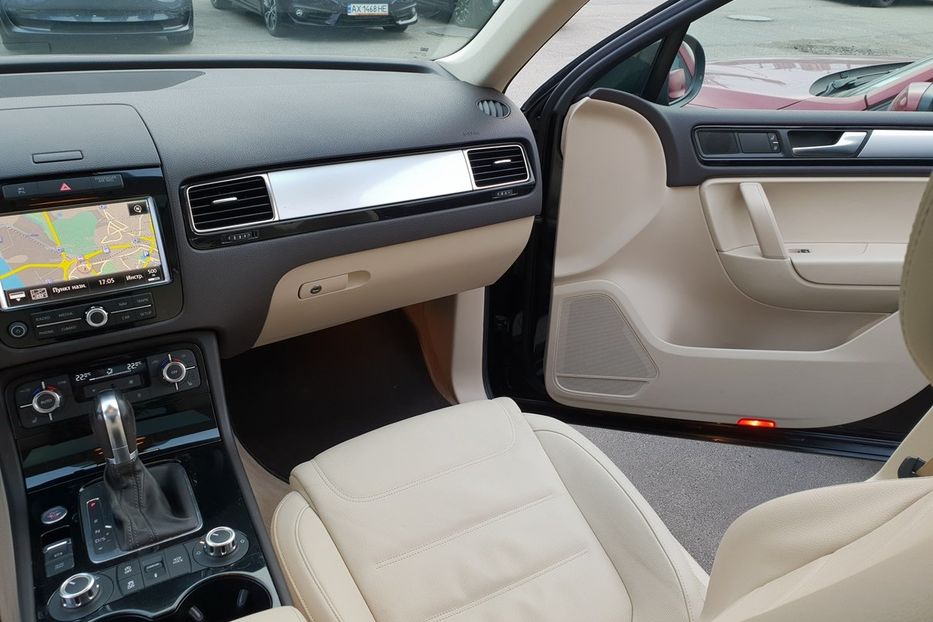Продам Volkswagen Touareg 2012 года в Киеве
