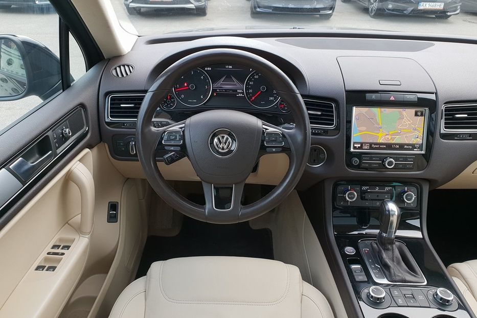 Продам Volkswagen Touareg 2012 года в Киеве