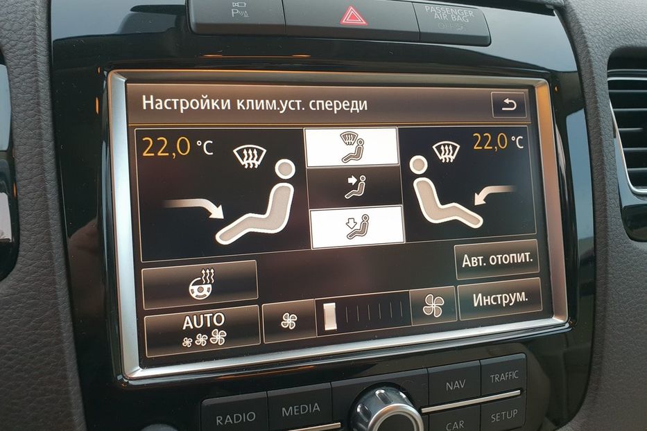 Продам Volkswagen Touareg 2012 года в Киеве