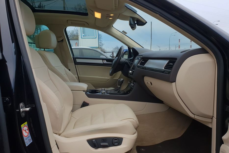 Продам Volkswagen Touareg 2012 года в Киеве