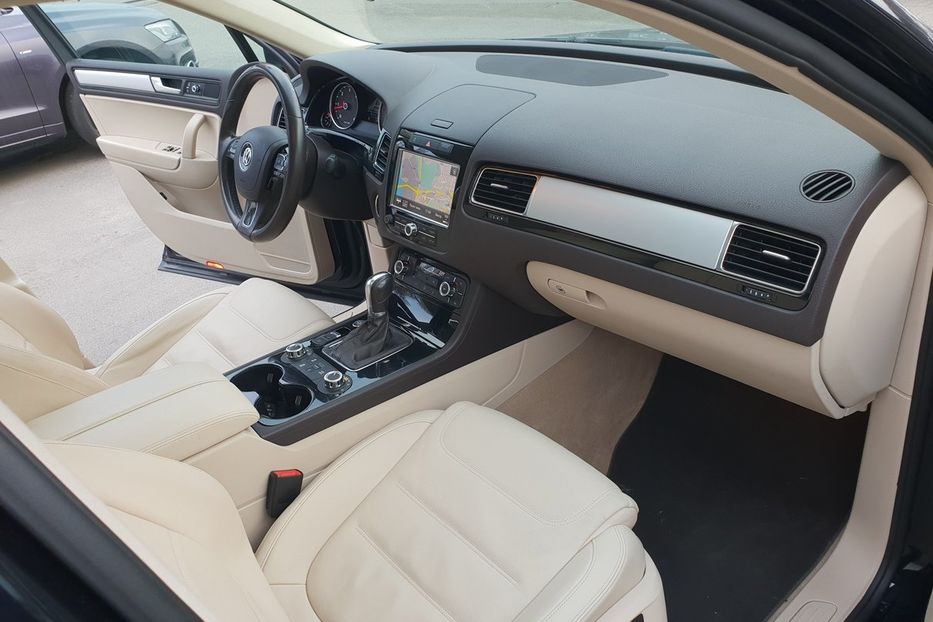 Продам Volkswagen Touareg 2012 года в Киеве