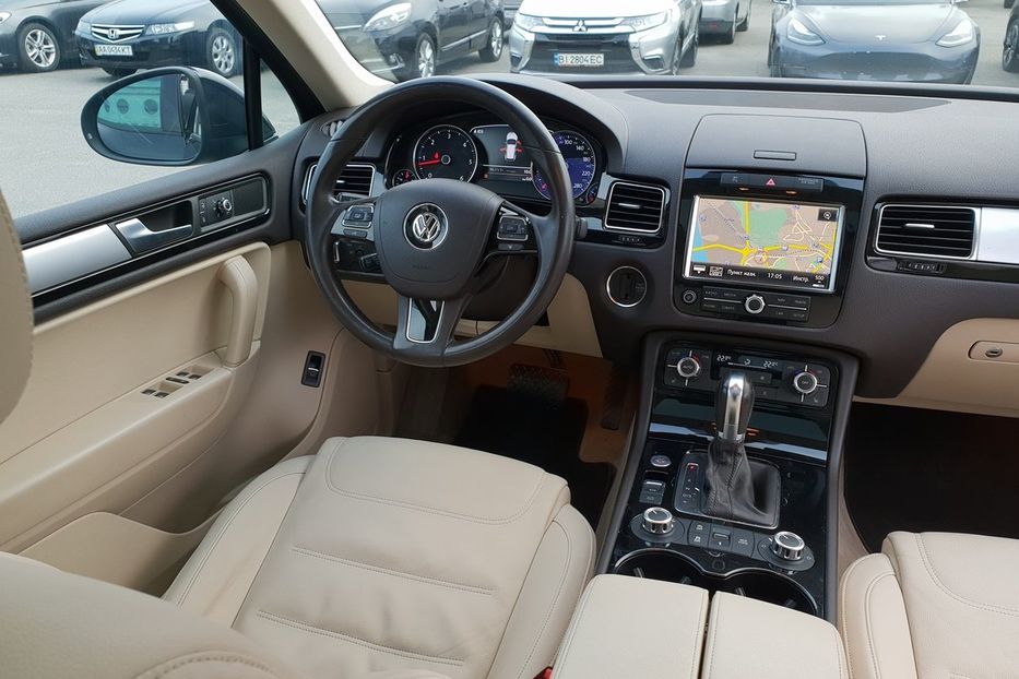 Продам Volkswagen Touareg 2012 года в Киеве