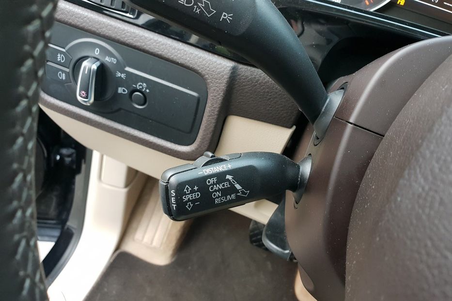 Продам Volkswagen Touareg 2012 года в Киеве
