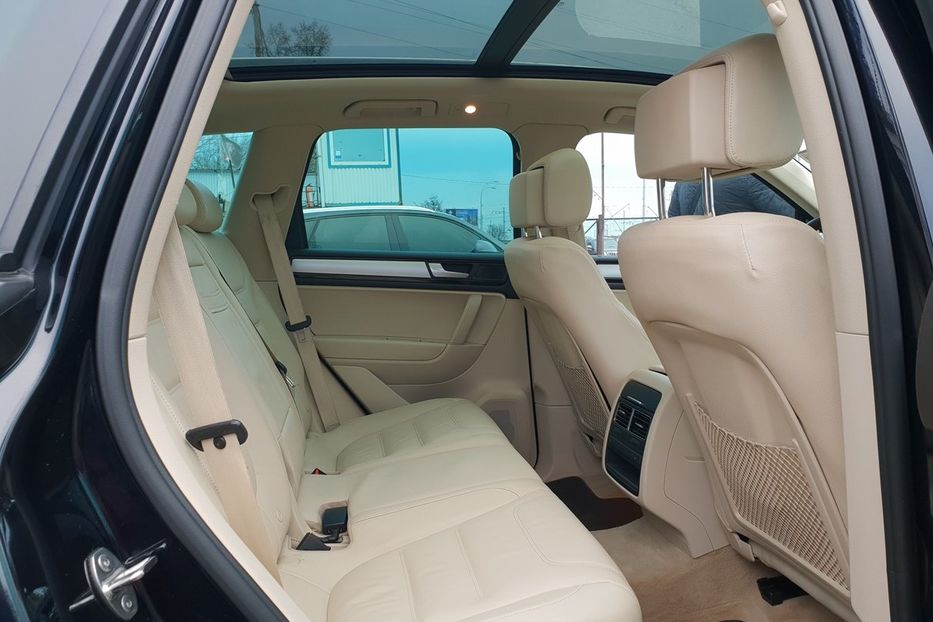 Продам Volkswagen Touareg 2012 года в Киеве