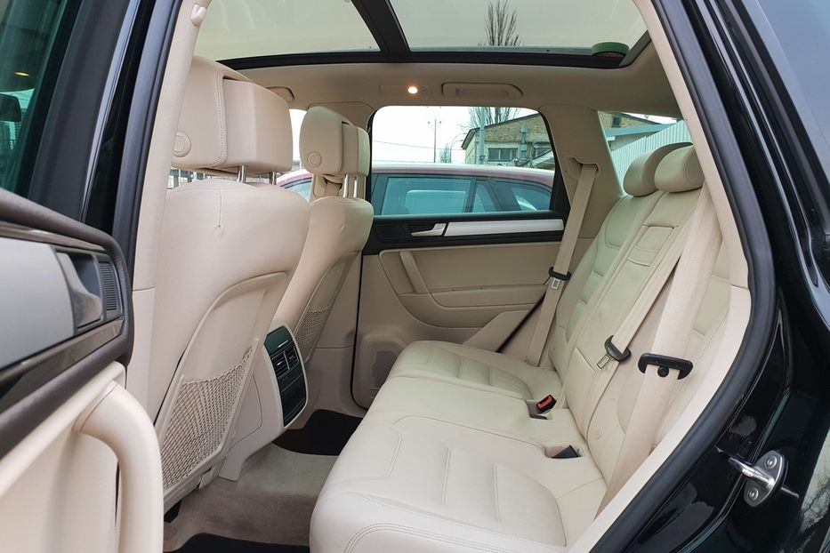 Продам Volkswagen Touareg 2012 года в Киеве