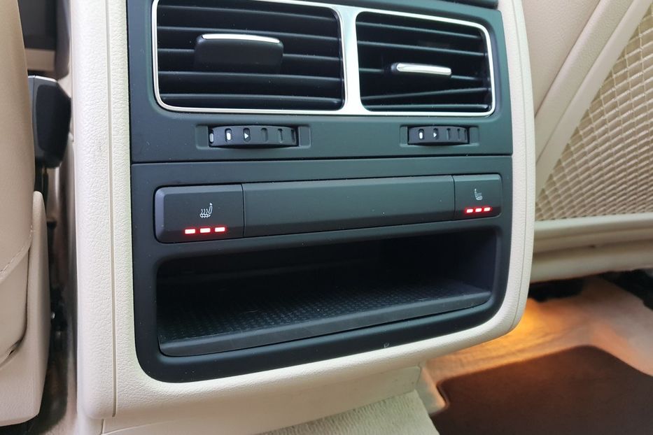 Продам Volkswagen Touareg 2012 года в Киеве