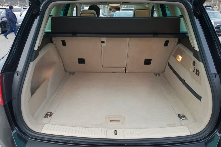 Продам Volkswagen Touareg 2012 года в Киеве