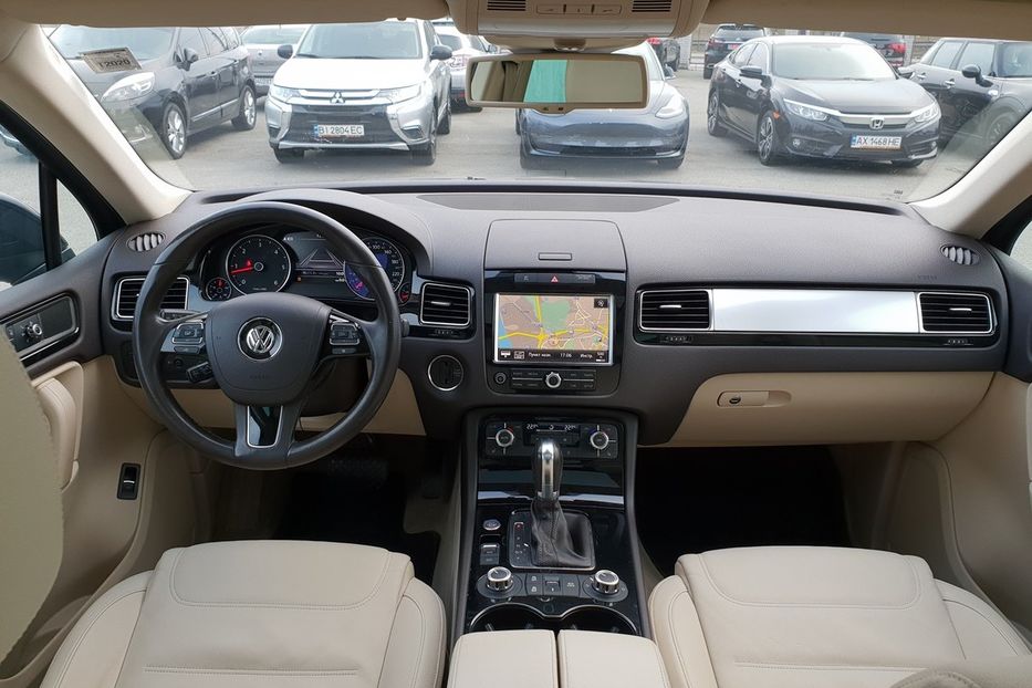 Продам Volkswagen Touareg 2012 года в Киеве