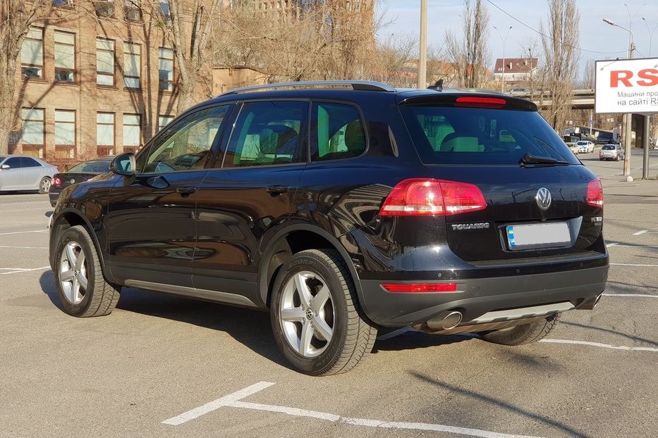 Продам Volkswagen Touareg 2012 года в Киеве