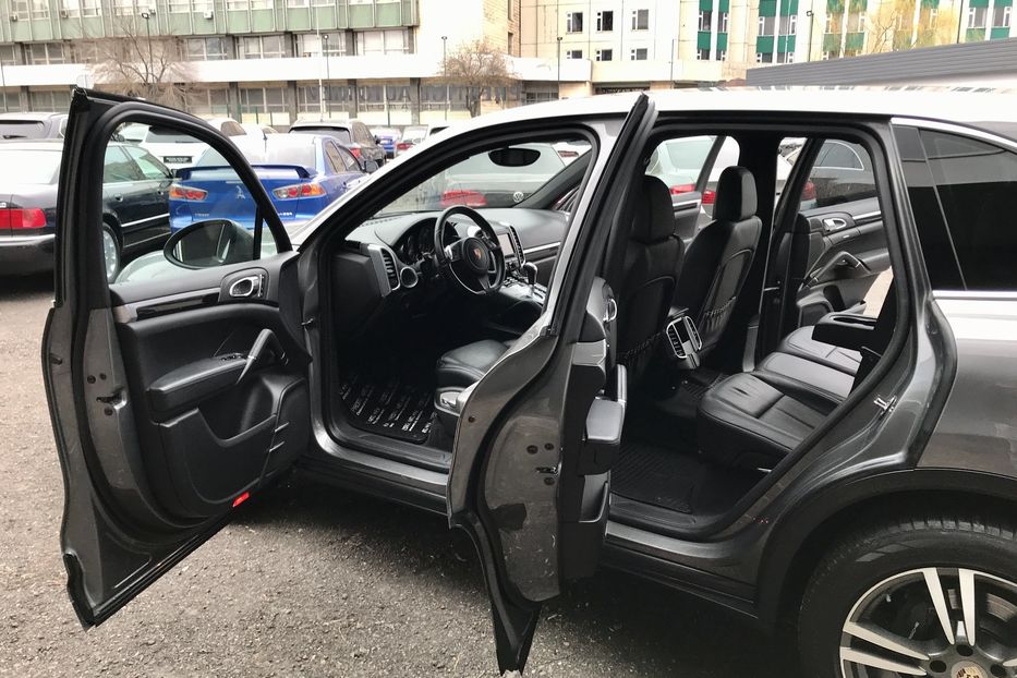 Продам Porsche Cayenne 3.0 Diesel 2013 года в Киеве