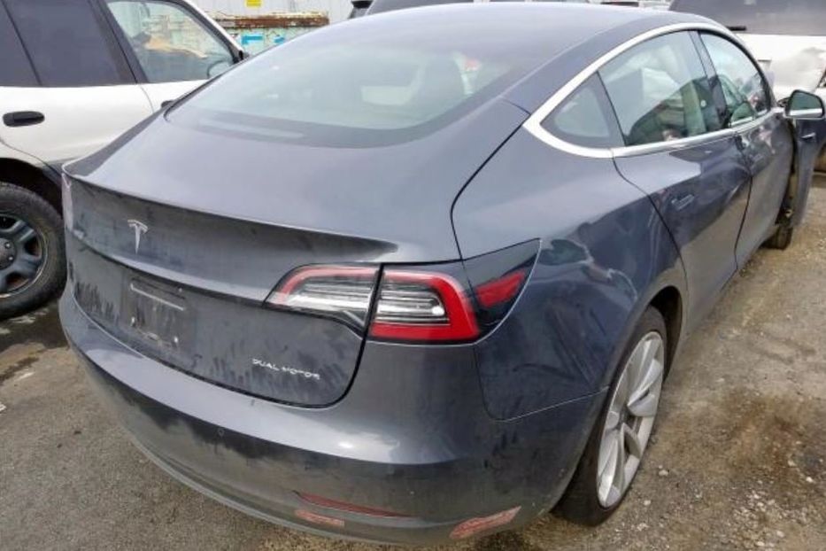 Продам Tesla Model 3 Dual Motor Long range 2018 года в г. Кривой Рог, Днепропетровская область