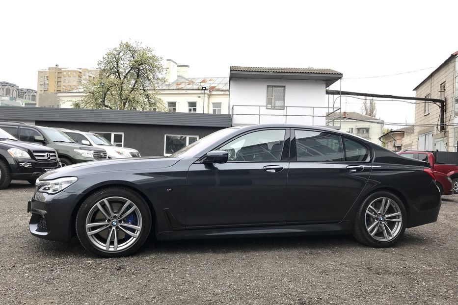 Продам BMW 750 D M-pack xDrive Официальный 2017 года в Киеве