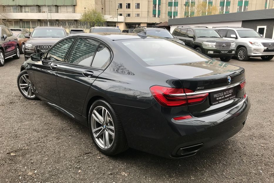 Продам BMW 750 D M-pack xDrive Официальный 2017 года в Киеве