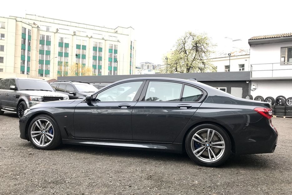 Продам BMW 750 D M-pack xDrive Официальный 2017 года в Киеве