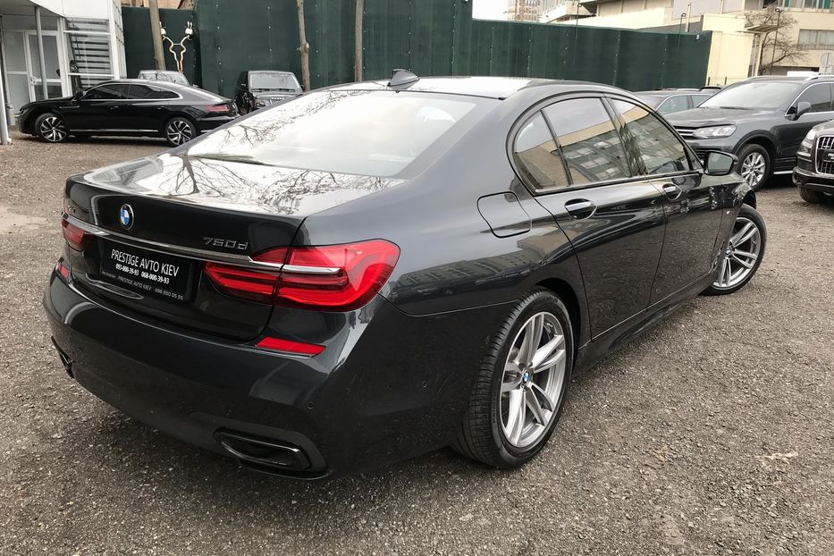 Продам BMW 750 D M-pack xDrive Официальный 2017 года в Киеве