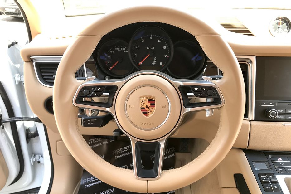 Продам Porsche Macan GTS Официальный 2016 года в Киеве