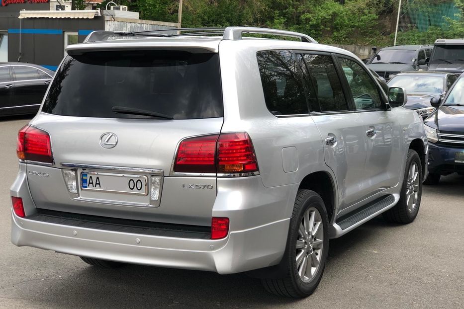 Продам Lexus LX 570 Официальный 2010 года в Киеве