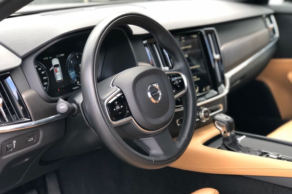 Продам Volvo V90 Cross Country D5 2018 года в Киеве