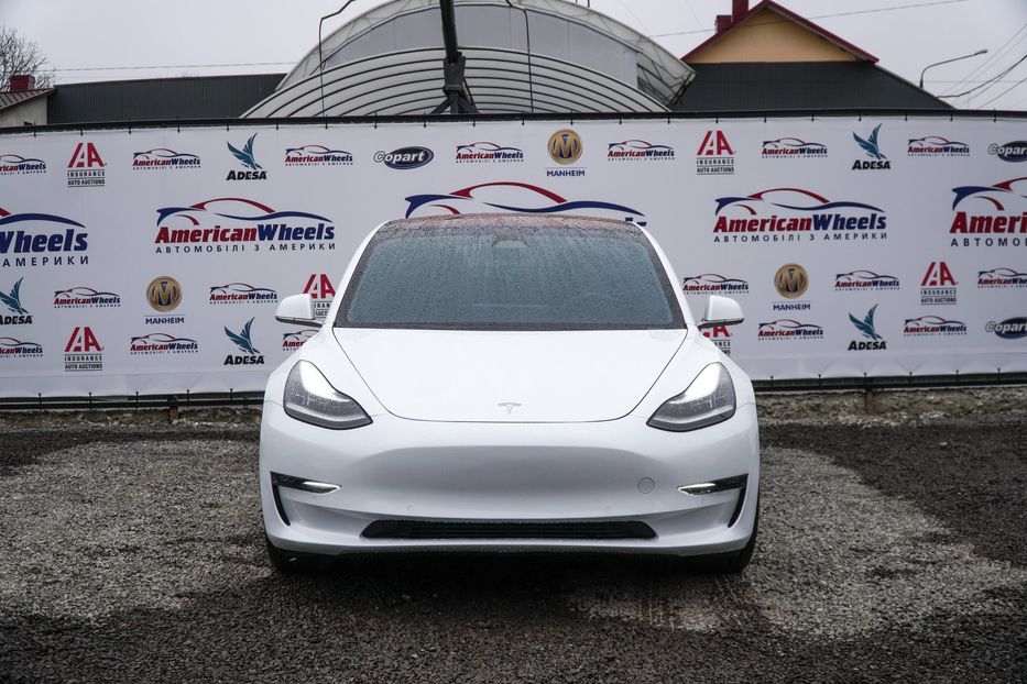 Продам Tesla Model 3 LONG RANGE 2018 года в Черновцах