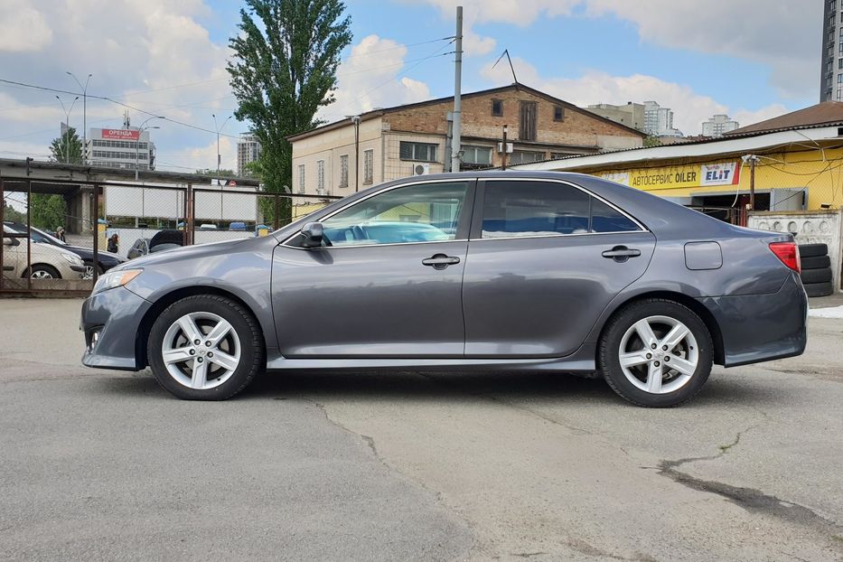 Продам Toyota Camry SE 2013 года в Киеве