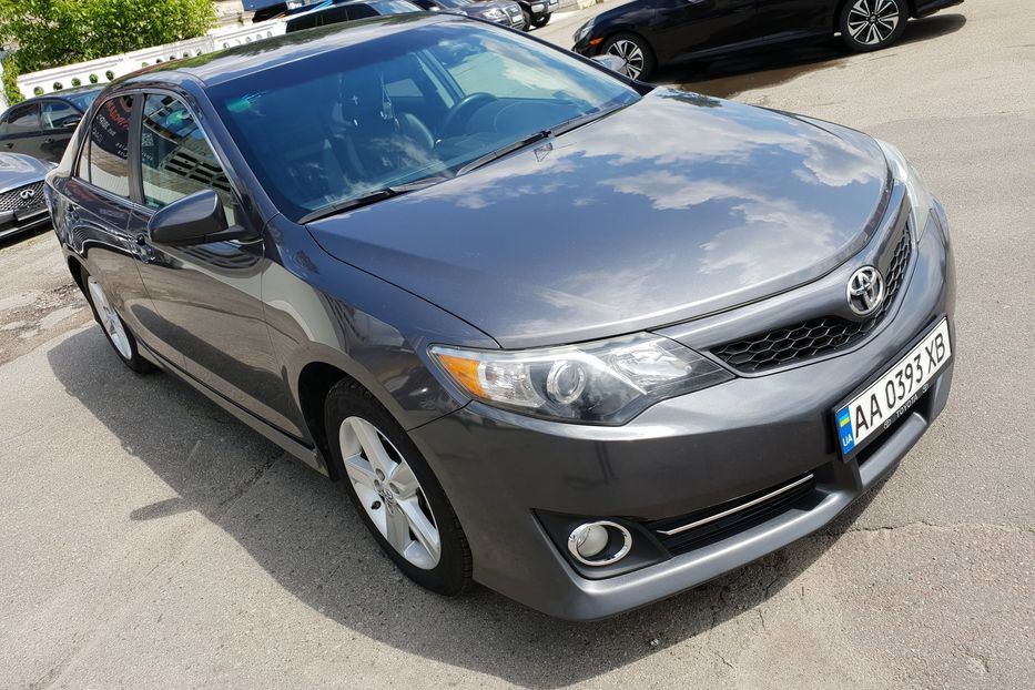 Продам Toyota Camry SE 2013 года в Киеве