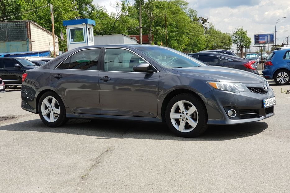 Продам Toyota Camry SE 2013 года в Киеве