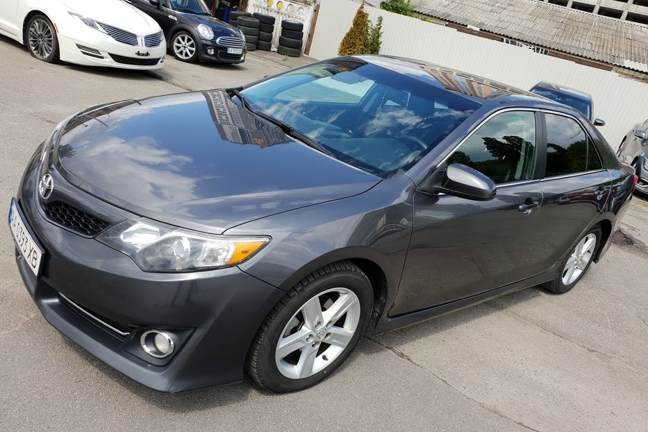 Продам Toyota Camry SE 2013 года в Киеве