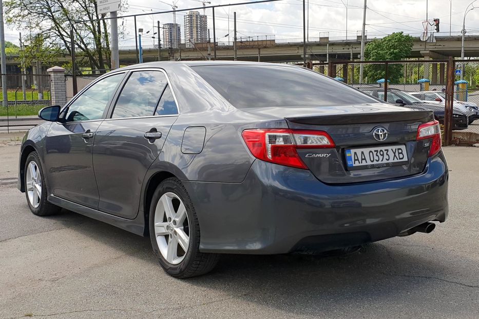 Продам Toyota Camry SE 2013 года в Киеве