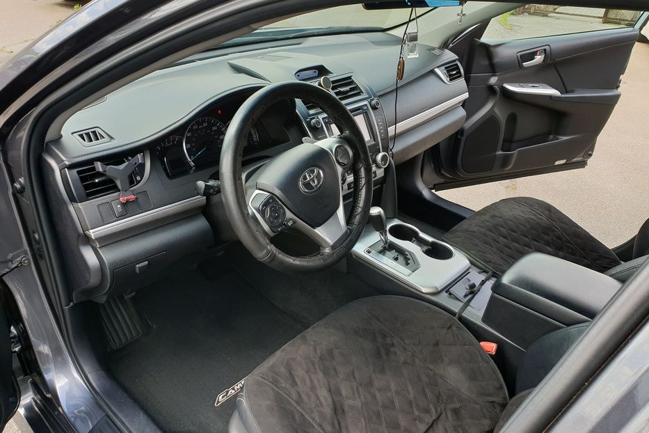 Продам Toyota Camry SE 2013 года в Киеве