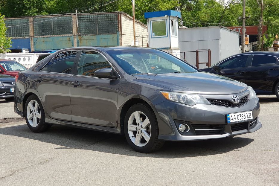 Продам Toyota Camry SE 2013 года в Киеве