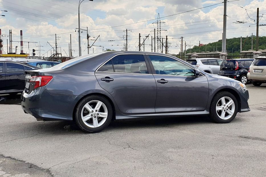 Продам Toyota Camry SE 2013 года в Киеве