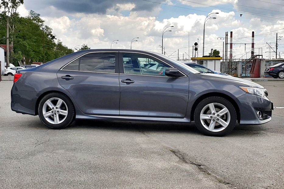 Продам Toyota Camry SE 2013 года в Киеве