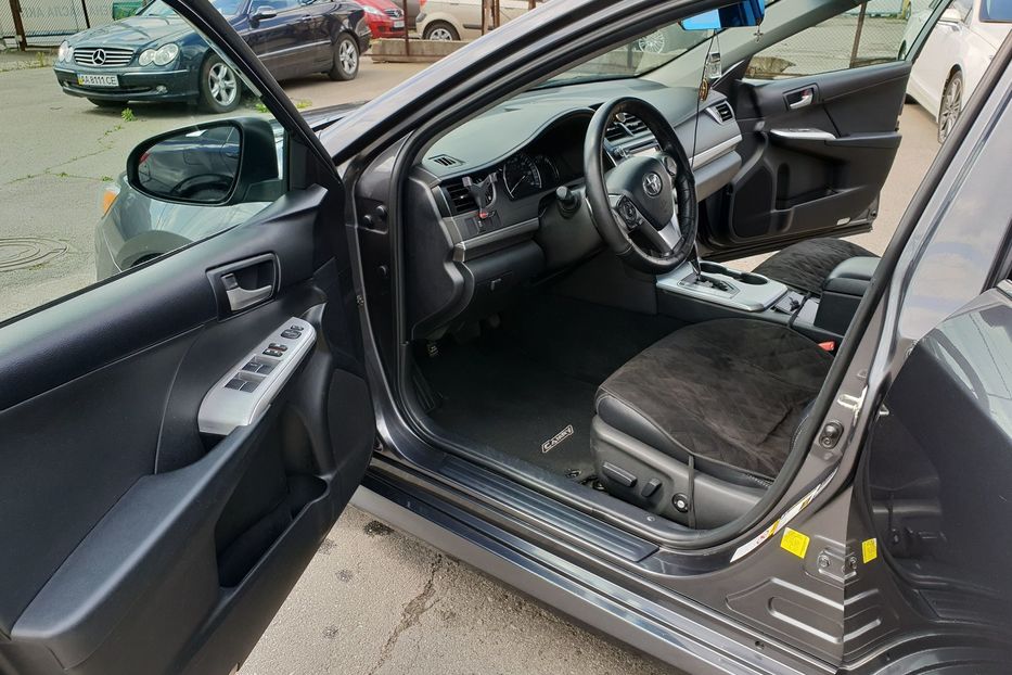 Продам Toyota Camry SE 2013 года в Киеве