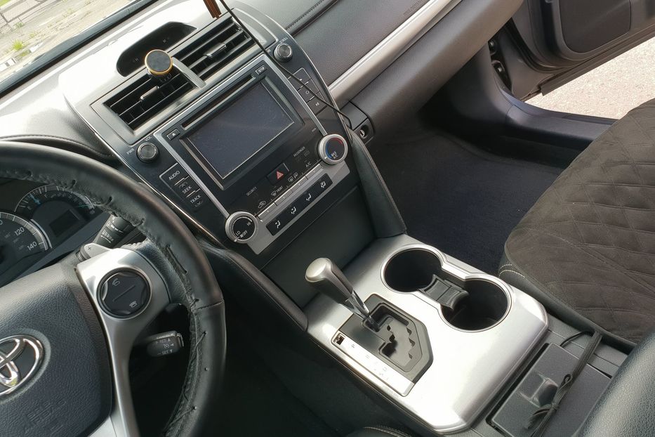 Продам Toyota Camry SE 2013 года в Киеве