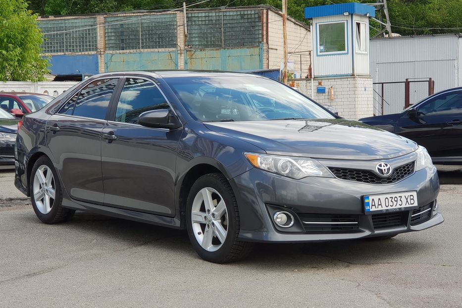 Продам Toyota Camry SE 2013 года в Киеве