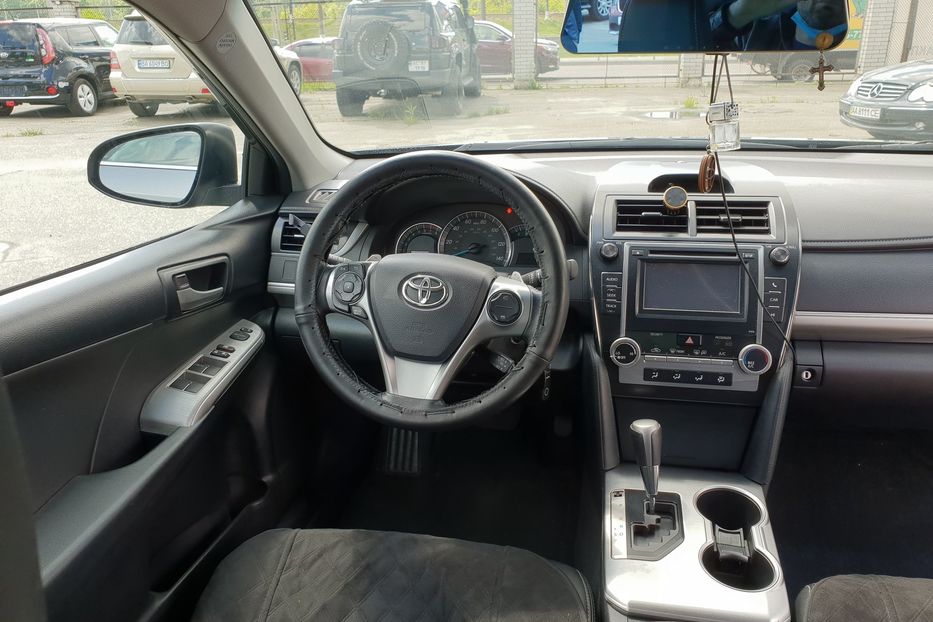 Продам Toyota Camry SE 2013 года в Киеве