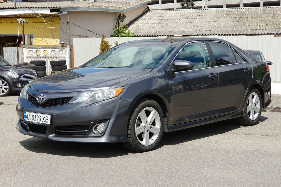 Продам Toyota Camry SE 2013 года в Киеве