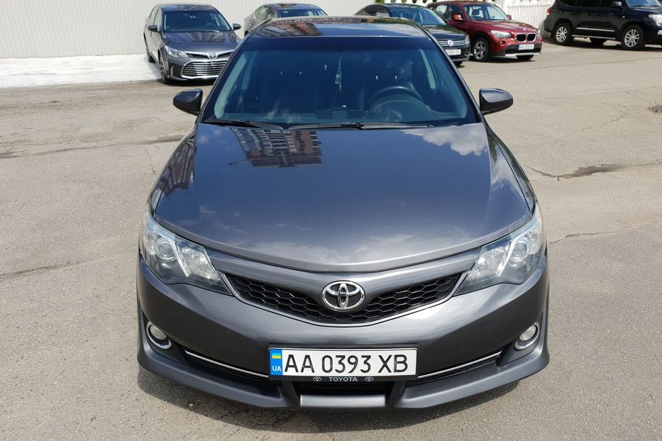 Продам Toyota Camry SE 2013 года в Киеве