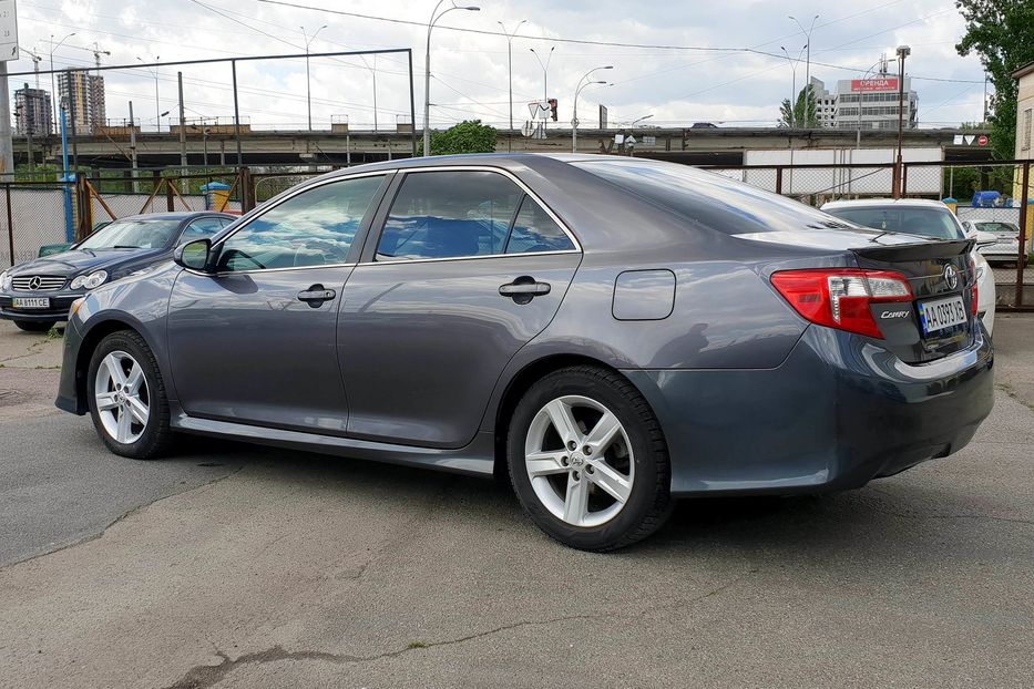 Продам Toyota Camry SE 2013 года в Киеве
