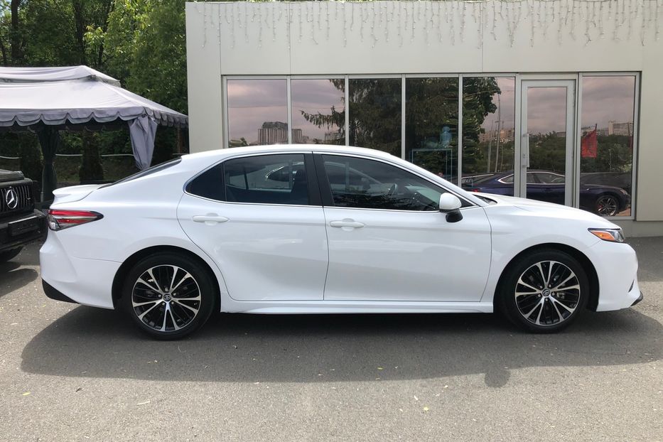 Продам Toyota Camry 2018 года в Киеве