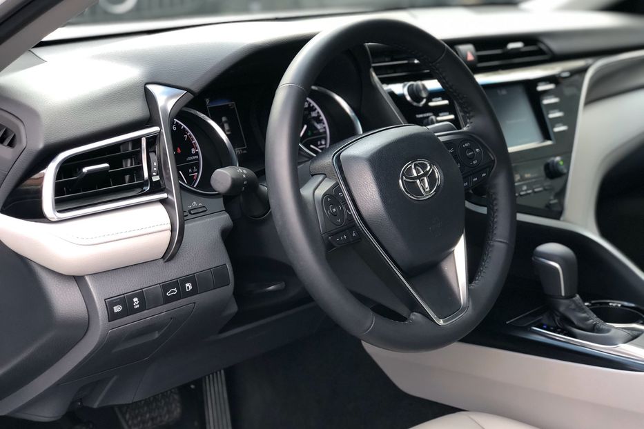 Продам Toyota Camry 2018 года в Киеве