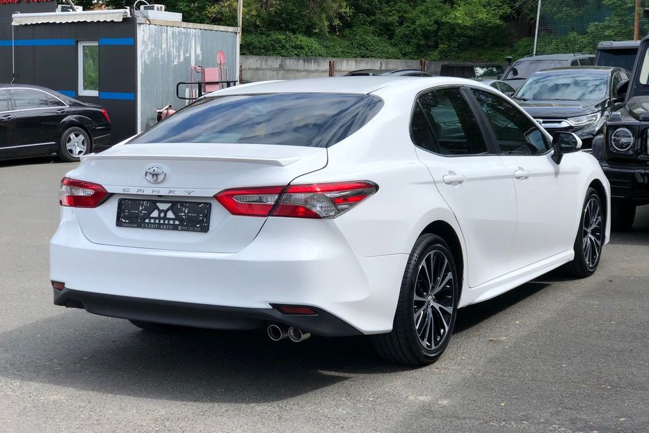 Продам Toyota Camry 2018 года в Киеве
