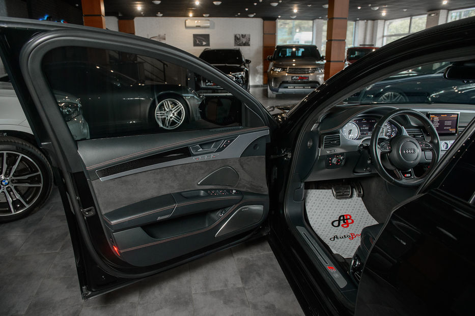 Продам Audi S8 (608 л.с.) Quattro 2016 года в Одессе