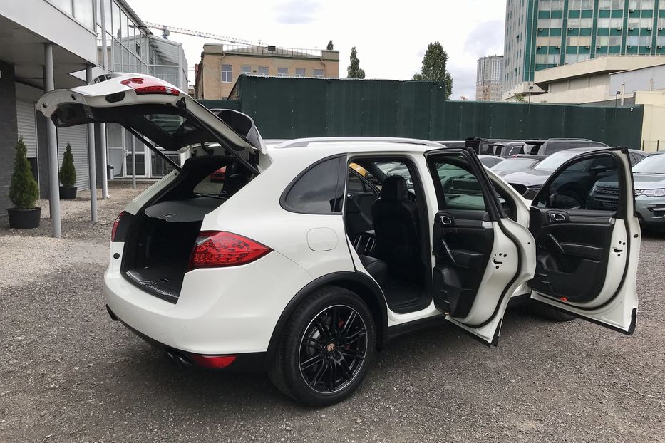 Продам Porsche Cayenne TURBO 2010 года в Киеве