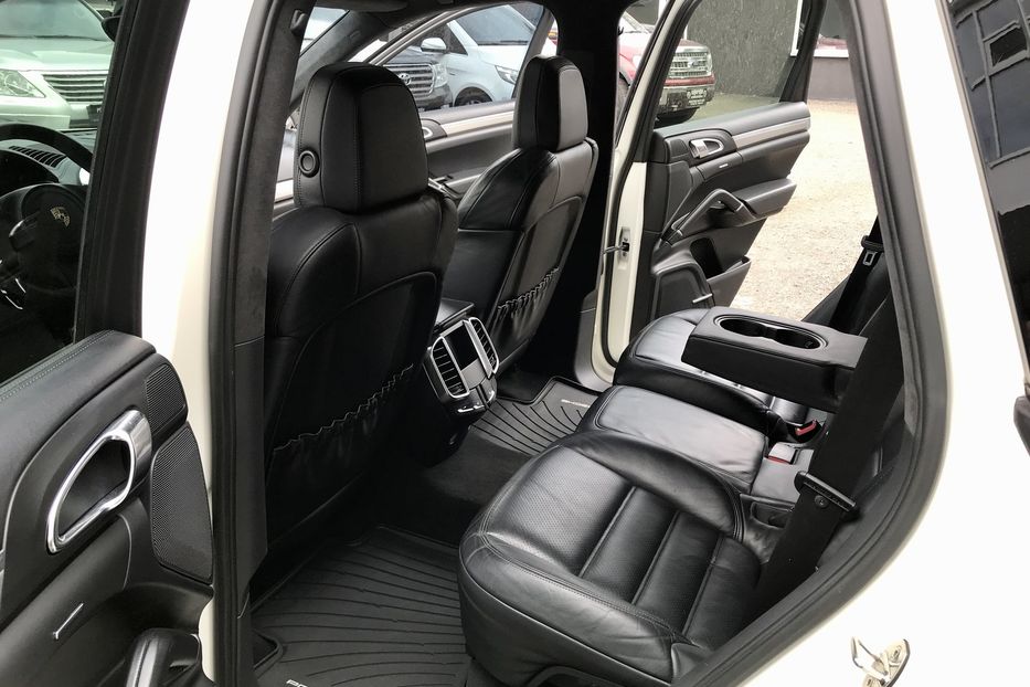 Продам Porsche Cayenne TURBO 2010 года в Киеве